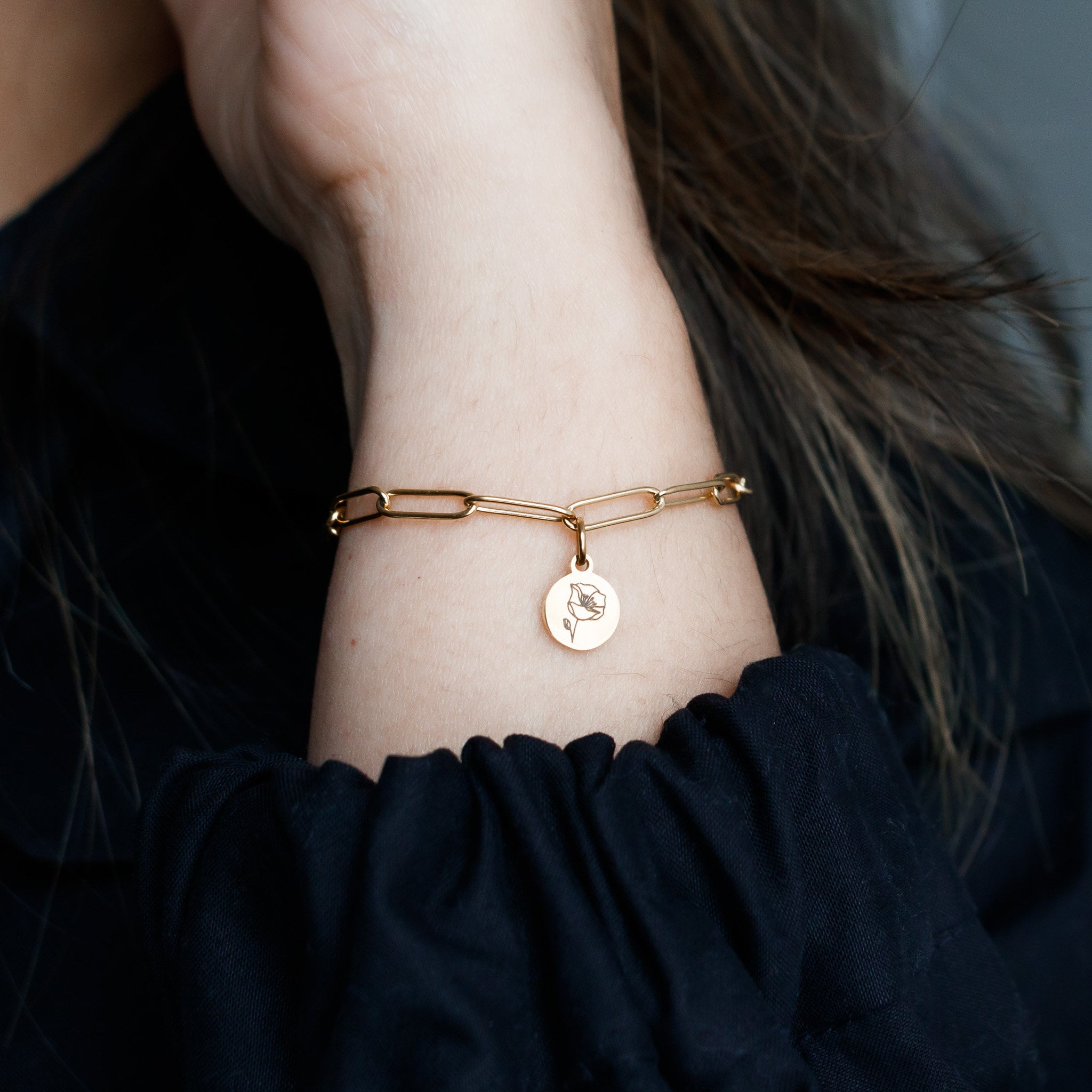 Birth Flower Bracelet, Floral Pendant, Paper clip Bracelet, Flower Girl. Daisy Necklace, Birth month flower, anniversary gift for girlfriend