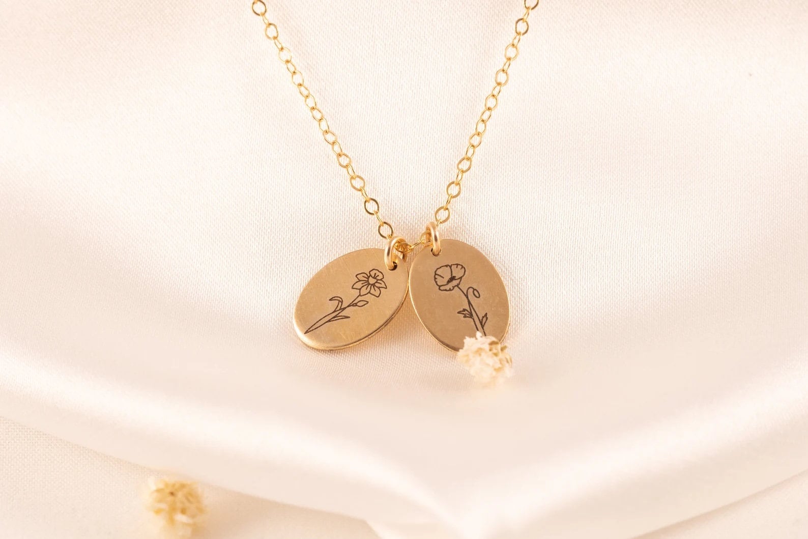 BirthFlower Oval Necklace - Mothers day Jewelry Gift - Best Friend Birthday Present - Gift for her, 14k Gold Filled - Sterling Silver