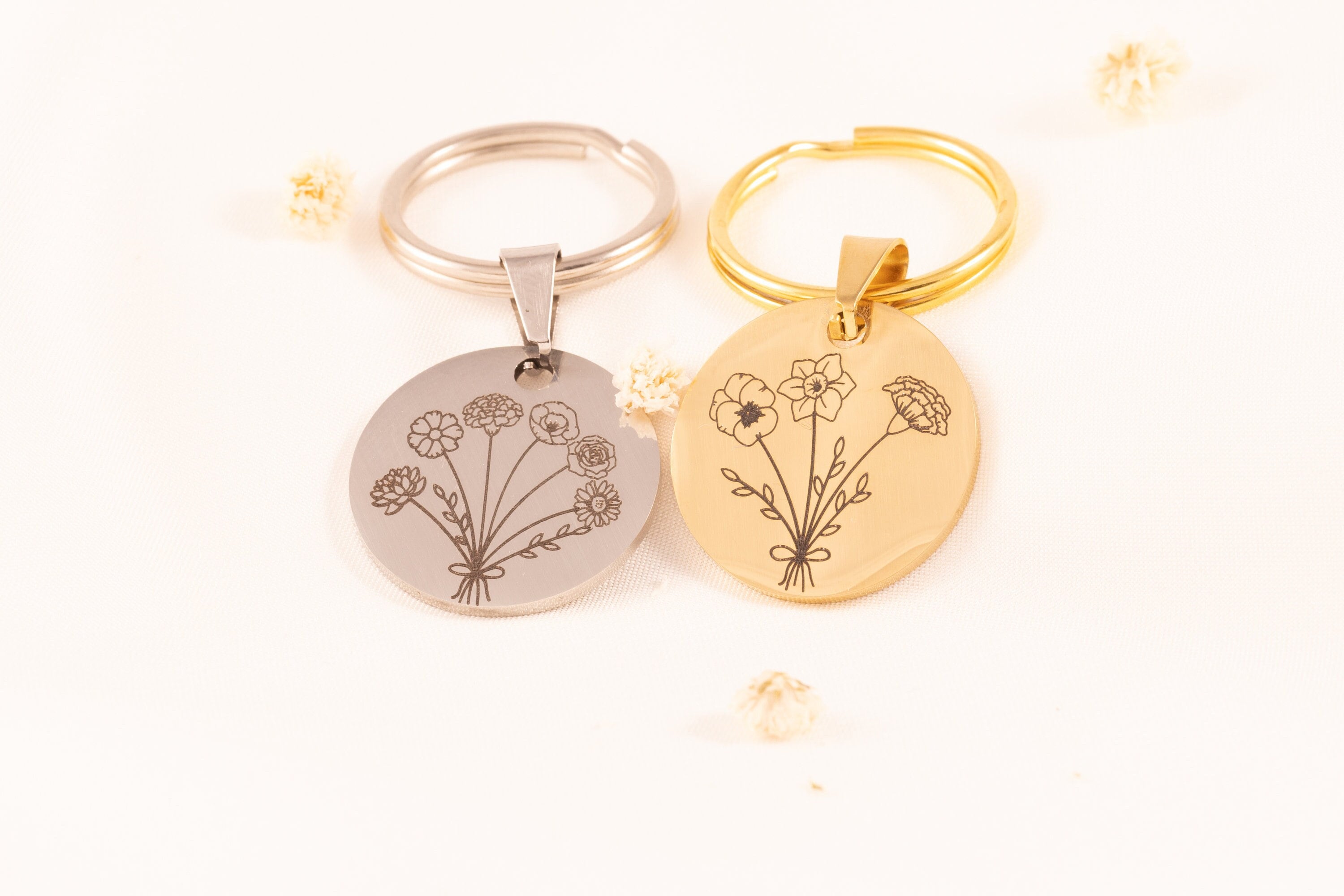 Birth Flower Bouquet Keychain - Mothers day Jewelry Gift - Best Friend Present - Grandmas Garden  -  Silver - Gold