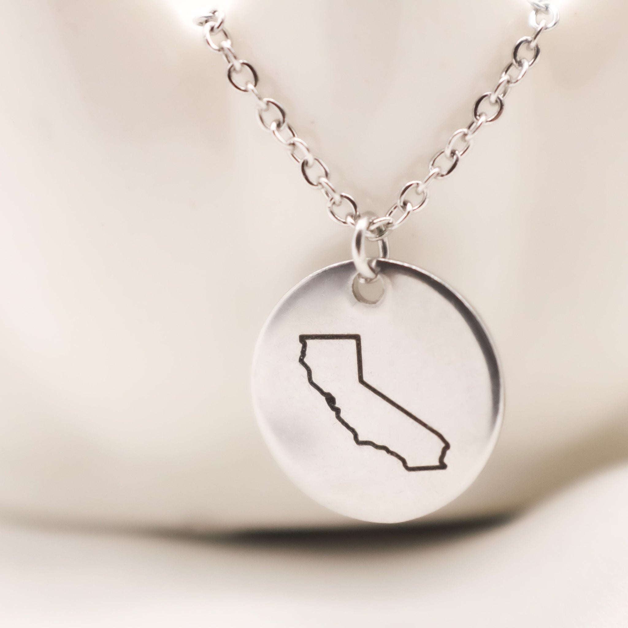 Personalized State Necklace, Best Friend Gifts, Long Distance Relationship, State Necklace Disc 15mm - Torianic Jewelry